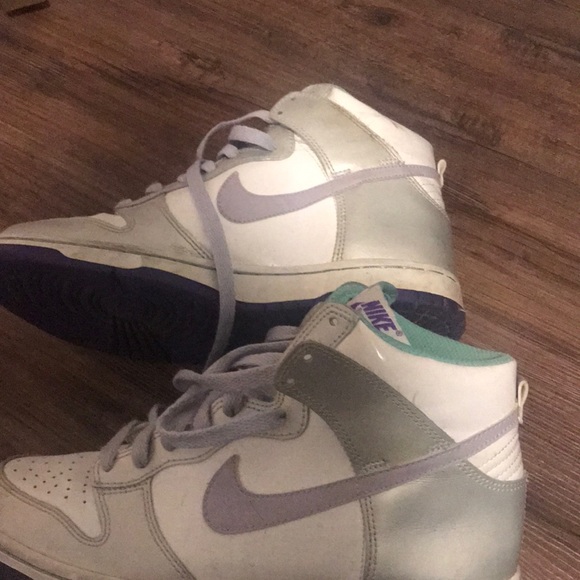 Nike’s - Picture 3 of 3